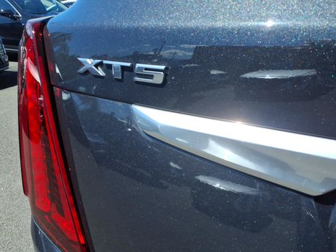 Certified 2023 Cadillac XT5 Premium Luxury AWD/4WD image 11