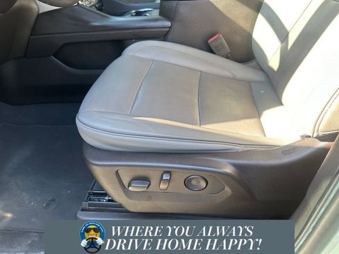 Used 2021 GMC Yukon SLT w/ SLT Premium Package image 8