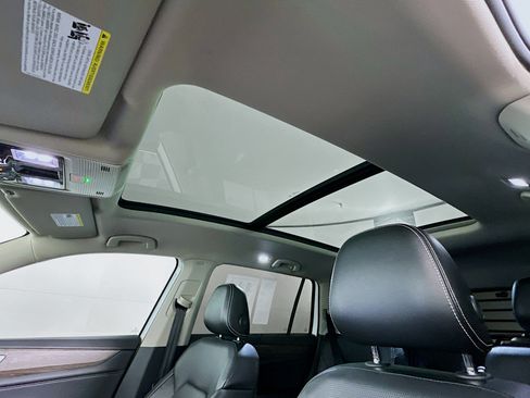 Used 2024 Volkswagen Atlas SEL image 25