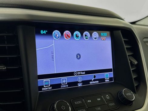 Used 2017 GMC Acadia SLT AWD/4WD image 18