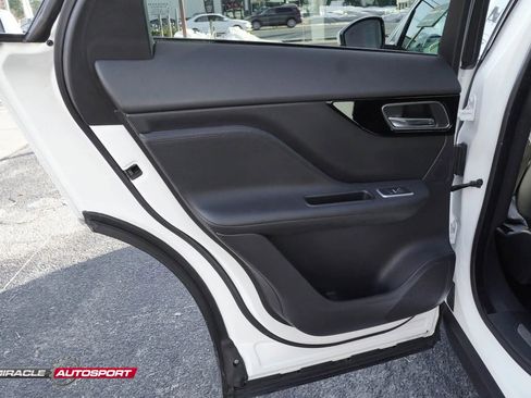 Used 2019 Jaguar F-PACE Premium image 22