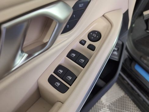 Used 2025 BMW 330i Sedan w/ Convenience Package image 20