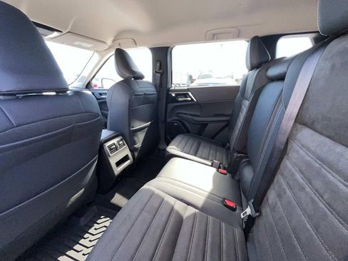 New 2026 Mitsubishi Outlander SE AWD/4WD image 12