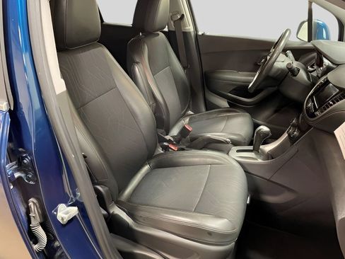 Used 2020 Chevrolet Trax LT w/ Driver Confidence Package FWD image 17