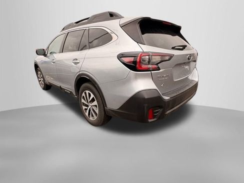 Used 2020 Subaru Outback Premium image 5