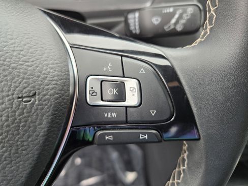 Used 2021 Volkswagen Tiguan SE w/ Panoramic Sunroof Package image 16