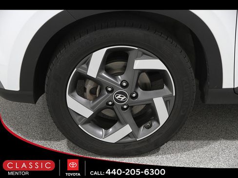 Used 2024 Hyundai Venue SEL FWD image 21