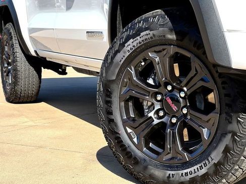 Used 2025 GMC Canyon Elevation w/ Convenience Package image 6