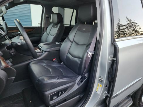 Used 2017 Cadillac Escalade Luxury image 7