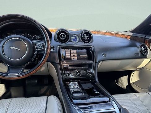 Used 2012 Jaguar XJ image 22