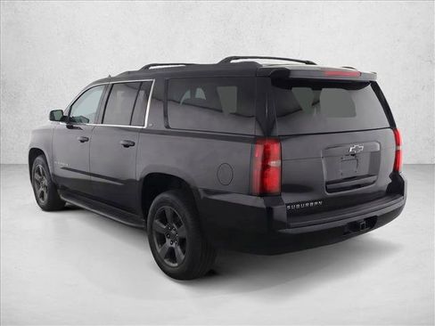 Used 2017 Chevrolet Suburban LT RWD image 5