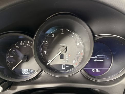 Certified 2024 Porsche Macan AWD/4WD image 37