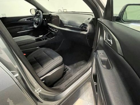 Used 2025 Chevrolet Traverse LT w/ LPO, Floor Liner Package AWD/4WD image 26