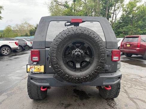 Used 2017 Jeep Wrangler Unlimited Rubicon AWD/4WD image 8