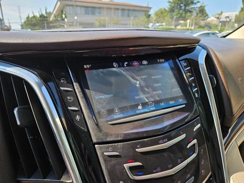 Used 2015 Cadillac Escalade Luxury image 7