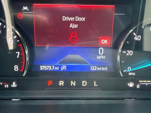 Used 2021 Ford Explorer XLT w/ Equipment Group 202A RWD image 4