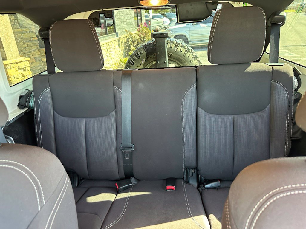 Used 2014 Jeep Wrangler Unlimited Sahara w/ Connectivity Group AWD/4WD image 29