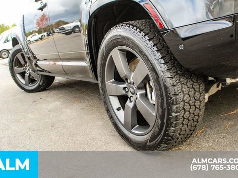 Used 2024 Land Rover Defender 110 X-Dynamic SE image 15