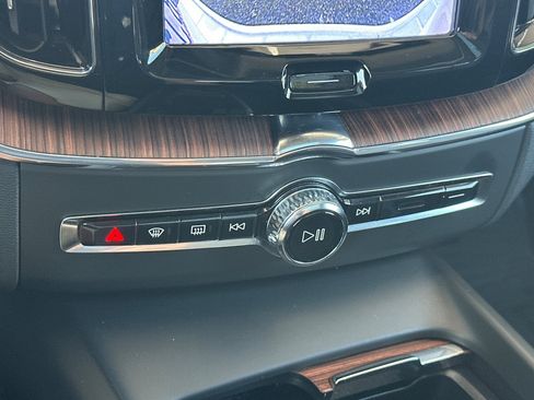 Certified 2023 Volvo XC60 T8 Plus AWD/4WD image 25