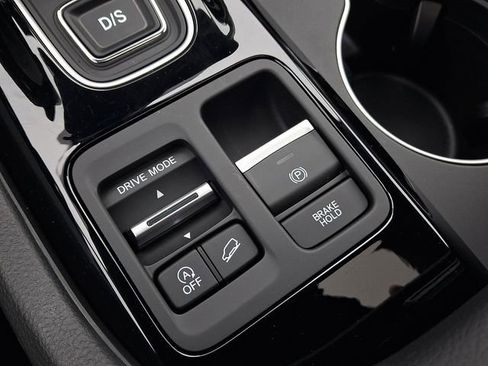 Certified 2025 Honda Pilot Touring image 27