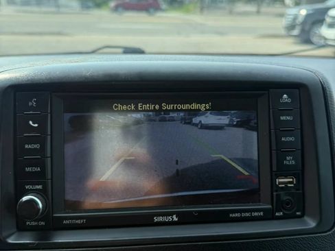 Used 2016 Chrysler Town & Country Touring w/ Driver Convenience Group FWD image 12