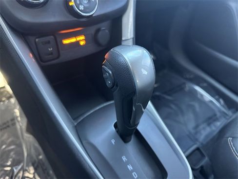 Used 2022 Chevrolet Trax LT w/ LT Convenience Package image 15