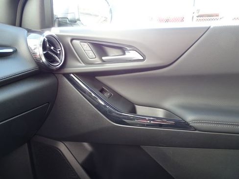 Used 2025 Chevrolet Equinox LT w/ Safety and Technology Package image 10