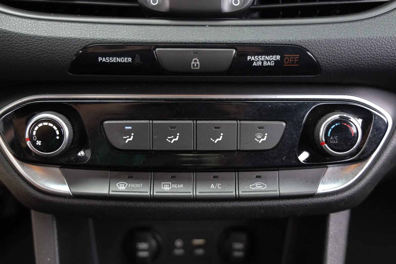 Used 2018 Hyundai Elantra GT FWD image 30