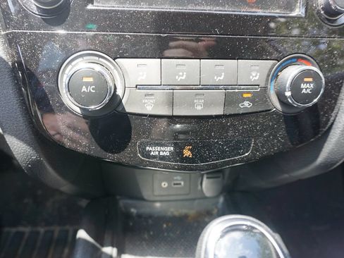 Used 2019 Nissan Rogue S w/ Special Edition Package FWD image 10