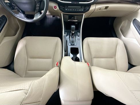 Used 2017 Honda Accord Touring image 16