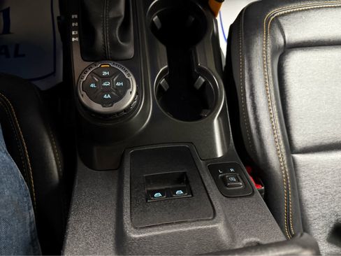 Used 2023 Ford Bronco Badlands image 29