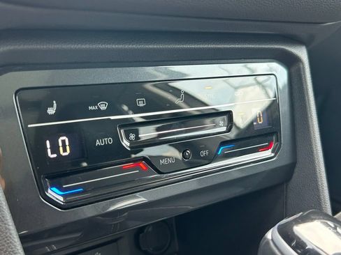 Used 2023 Volkswagen Tiguan SE w/ Panoramic Sunroof Package FWD image 33