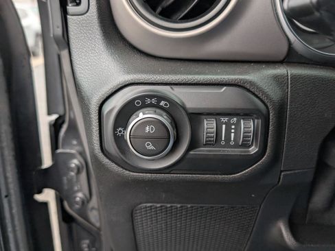 Used 2020 Jeep Gladiator Sport image 17