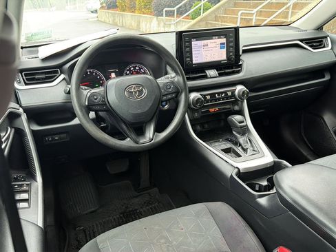 Used 2020 Toyota RAV4 XLE FWD image 17
