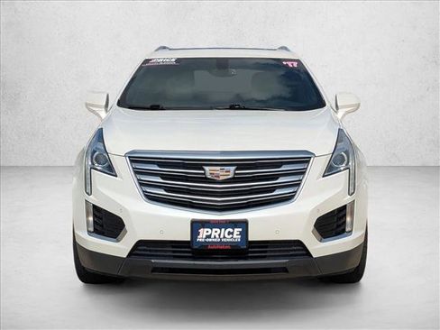 Used 2017 Cadillac XT5 Luxury FWD image 2