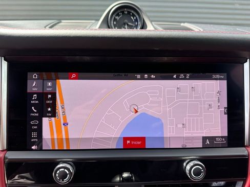 Certified 2024 Porsche Macan AWD/4WD image 33