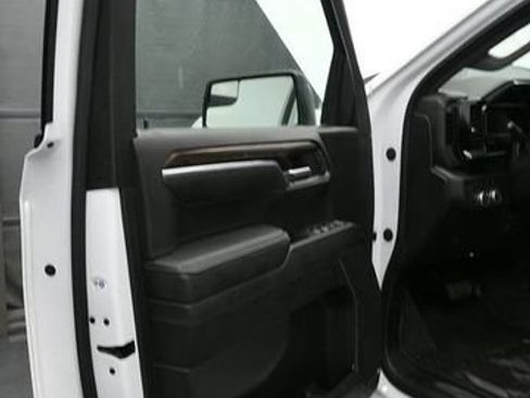 Used 2023 GMC Sierra 1500 Elevation AWD/4WD image 11