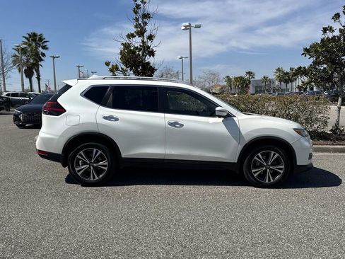 Used 2019 Nissan Rogue SV w/ Premium Package image 2