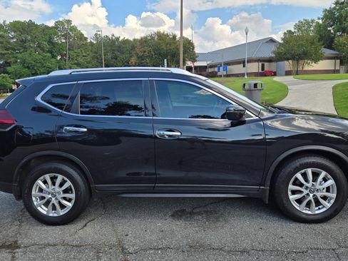Used 2018 Nissan Rogue SV FWD image 4