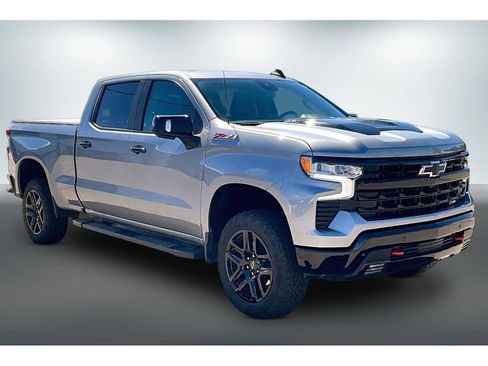 Used 2024 Chevrolet Silverado 1500 LT Trail Boss w/ LT Trail Boss Premium Package AWD/4WD image 3