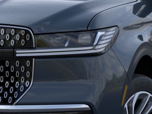 New 2026 Lincoln Navigator L Reserve AWD/4WD image 18