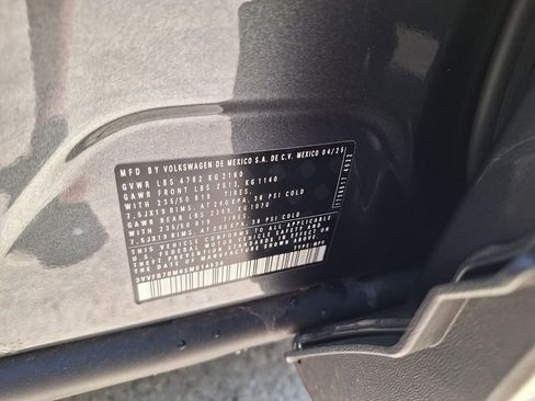 Used 2025 Volkswagen Tiguan SE FWD image 31