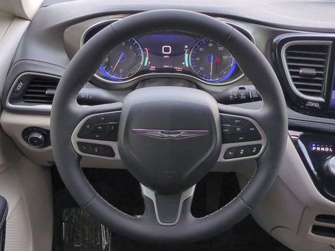 Used 2024 Chrysler Pacifica Touring-L w/ Road Tripper Package image 24