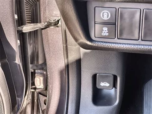 Used 2018 Honda Accord EX image 29