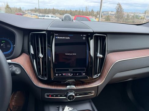 Used 2024 Volvo XC60 T8 Ultimate w/ Climate Package image 25