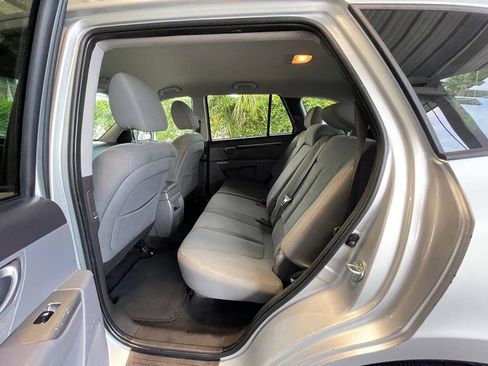 Used 2011 Hyundai Santa Fe GLS FWD image 12