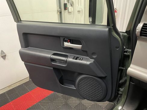 Used 2014 Toyota FJ Cruiser 2WD w/ Convenience Package image 25