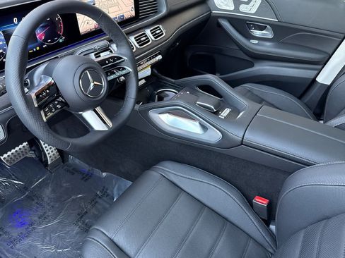 New 2026 Mercedes-Benz GLS 580 4MATIC image 9