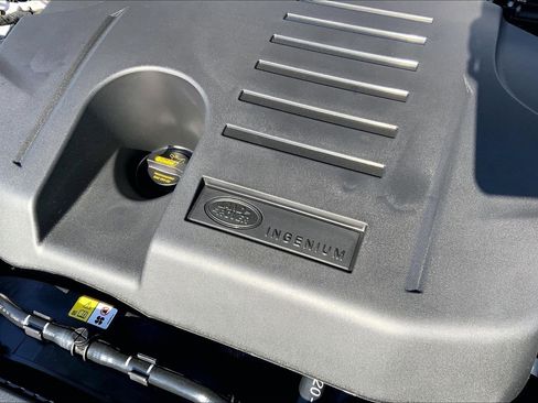 New 2026 Land Rover Defender 110 X-Dynamic SE image 17