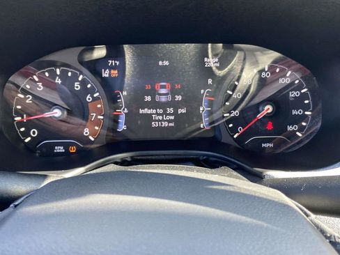 Used 2024 Jeep Compass Latitude image 28